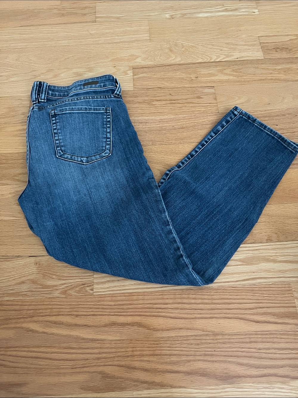 Kut from the Kloth Light Blue Denim Jeans with Brown Leather Logo Patch